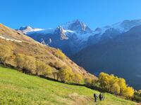 Marche retour après l'arête des Fréaux dans des lumières dorées Marche retour après l'arête des Fréaux dans des lumières dorées